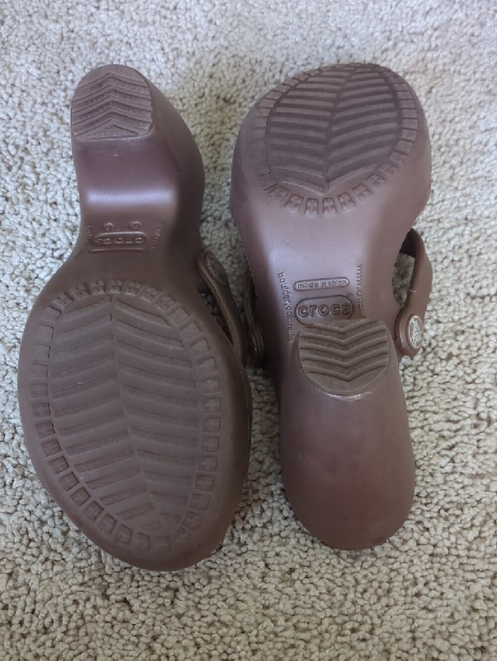 CROCS Brown Wedge Sandals with Metallic Accents - Picture 3 of 3